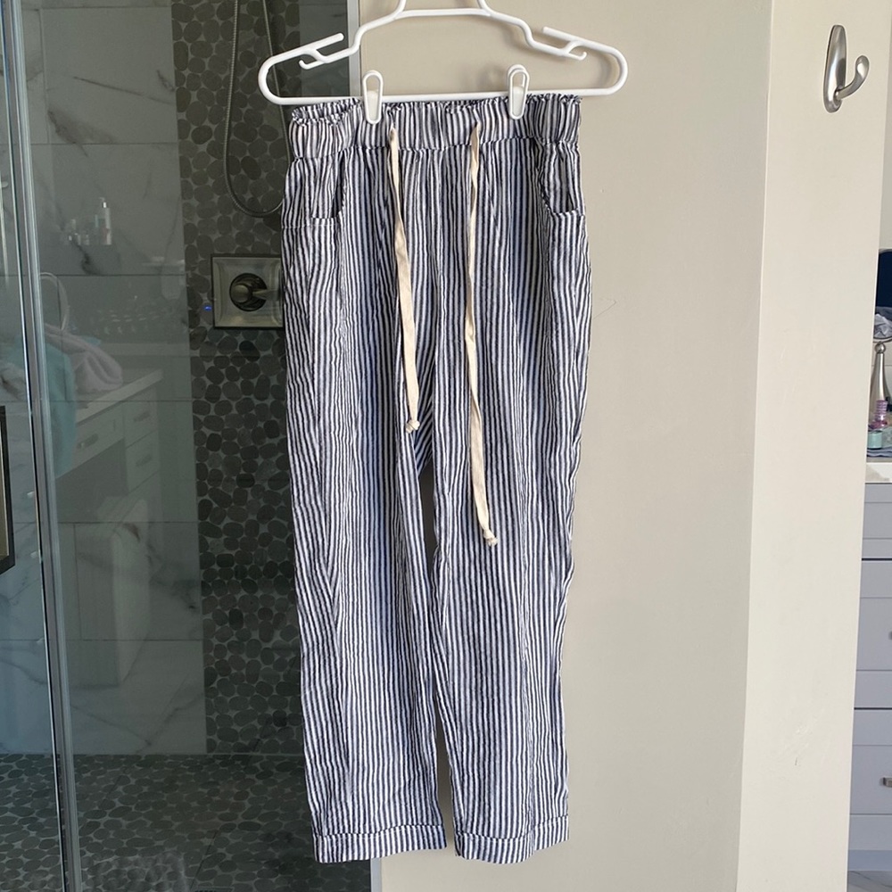 Perfect striped beach pant. Never worn. Size Medium